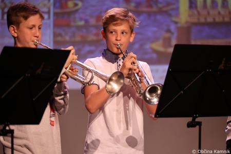 A me slišiš Pet čevljev merim, palcev pet (21)